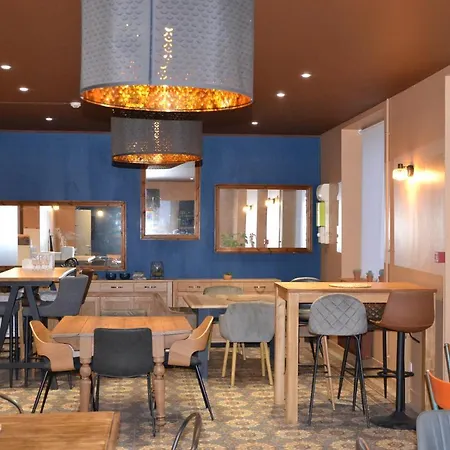 Couette-café L'auberge De Vauclair 2*