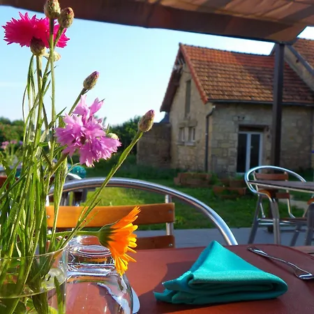 Couette-café L'auberge De Vauclair 2*
