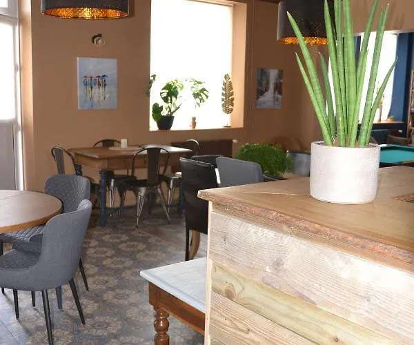 L'auberge De Vauclair Couette-café